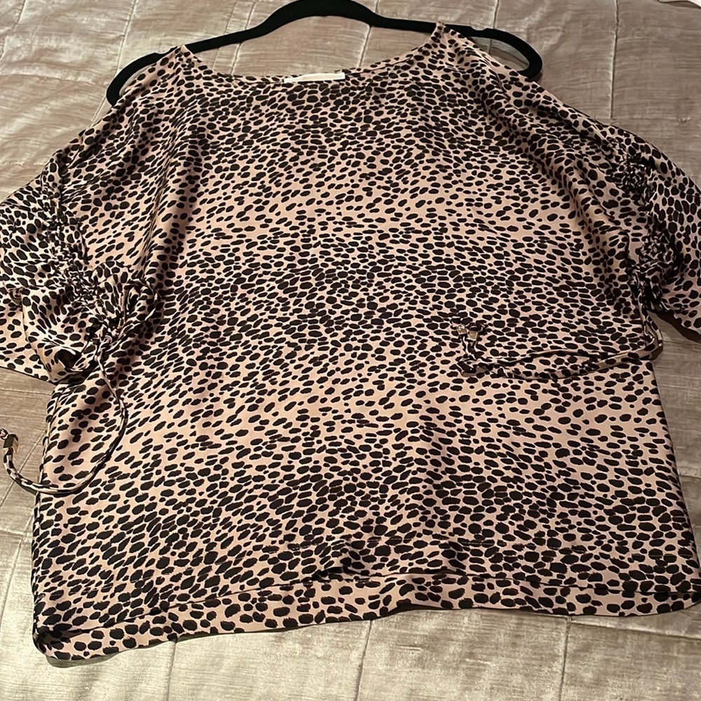Michael Kors Cold Shoulder Animal Print Rauched Sleeve Top Size XS